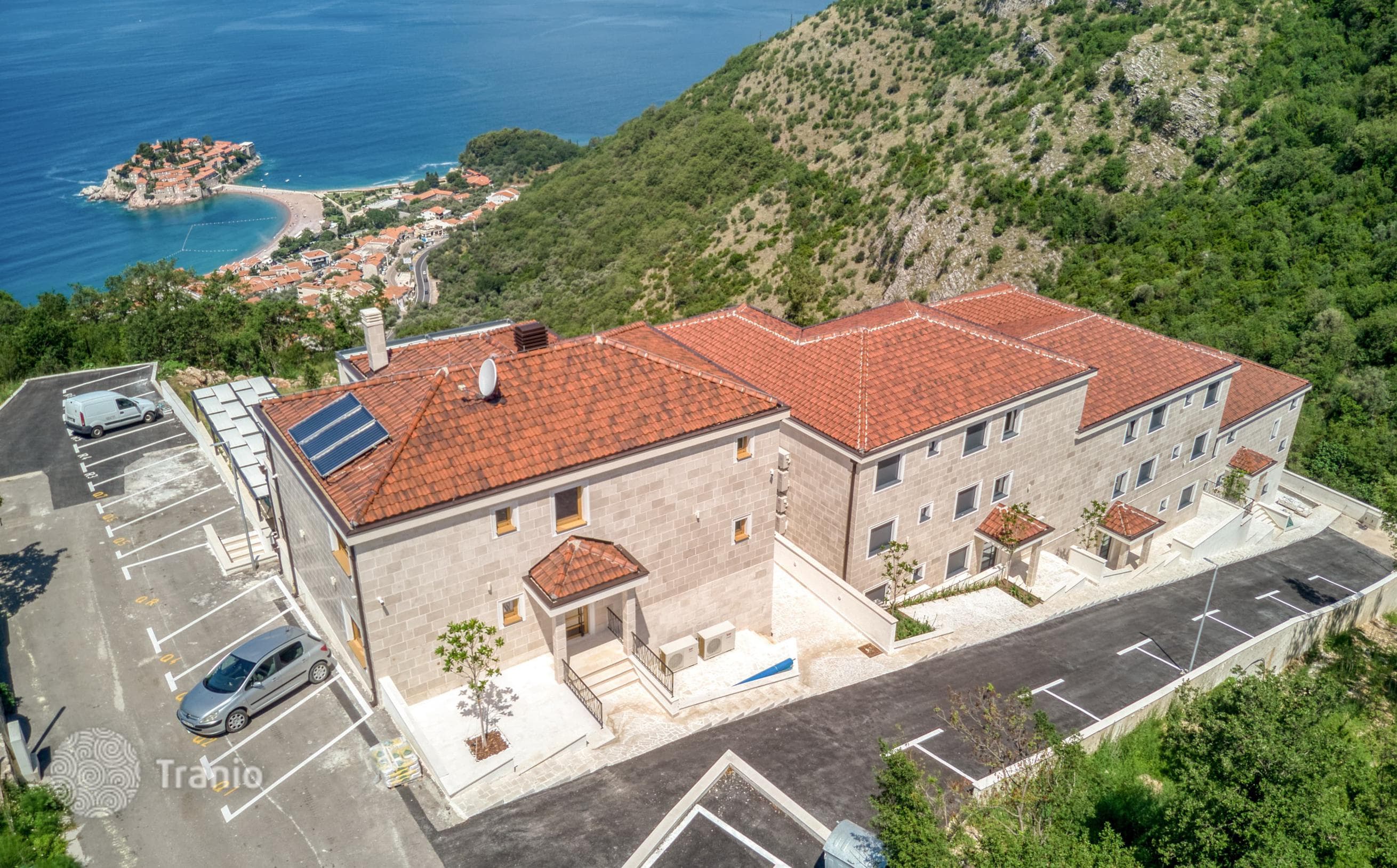 4-Bedroom Villa with Private Pool and Sea View in Budva