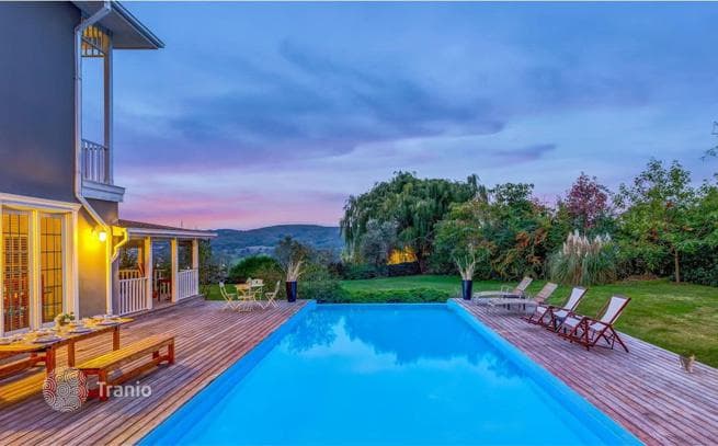 Luxury Villa with Private Pool and Garden in Sariyer, Istanbul