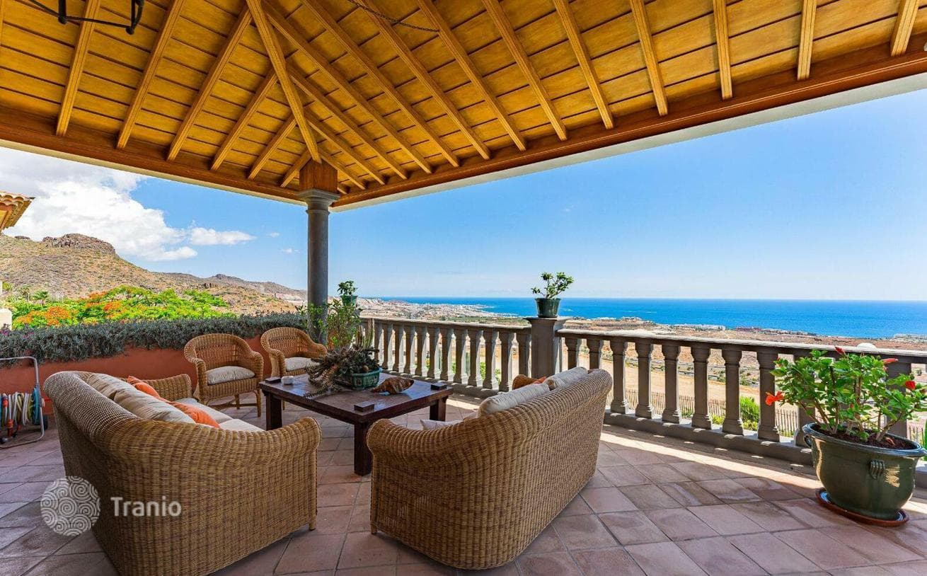 3-Bedroom Villa with Private Pool and Ocean View in Adeje, Tenerife, photo 4