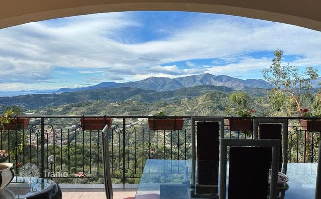 2-Story Villa with Panoramic Sea Views in Soldano, Imperia, photo 2