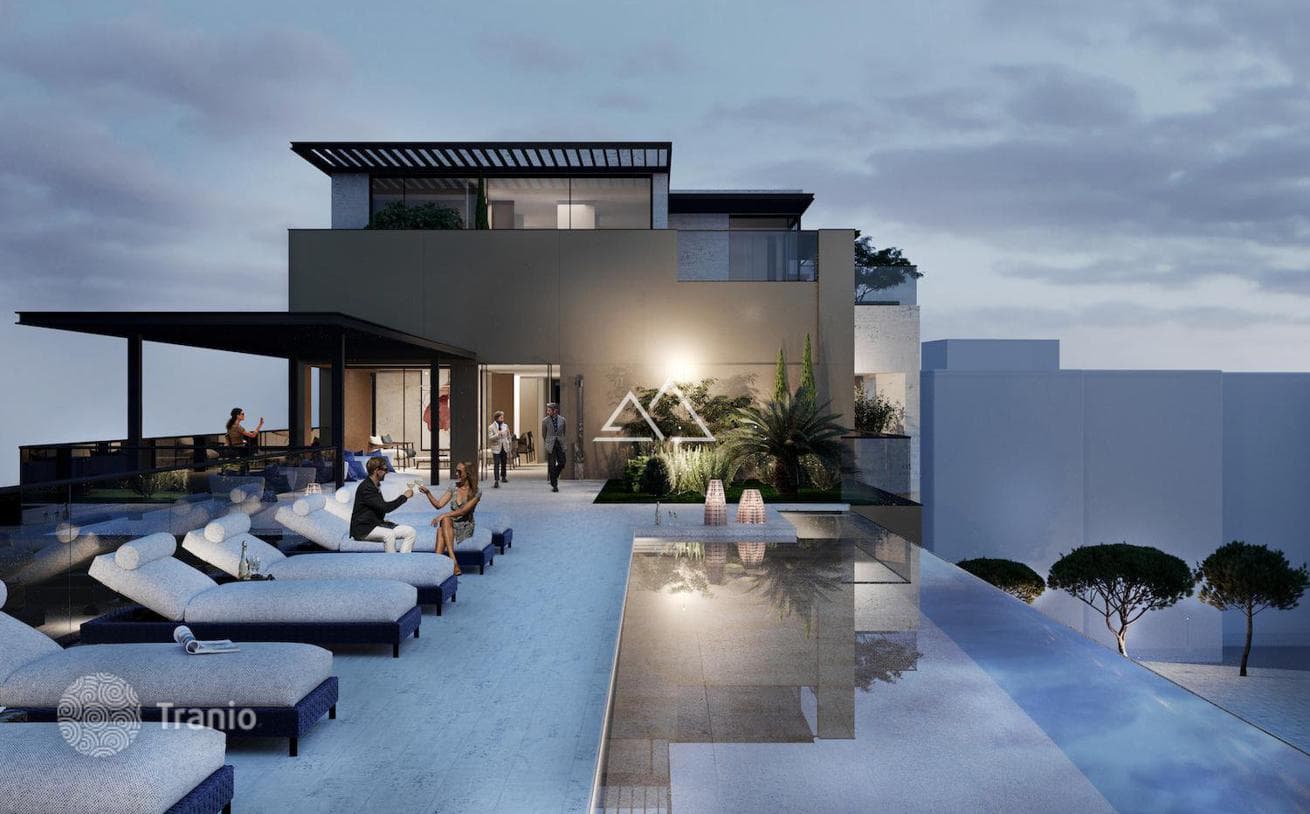 3-Bedroom Luxury Penthouse with Private Pool in Tivat