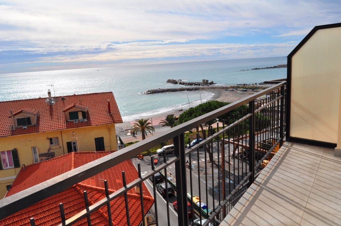 2-Bedroom Apartment in Ospedaletti