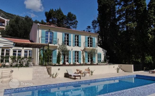 3-Bedroom Villa with Sea View in Baosici, Montenegro, photo 4