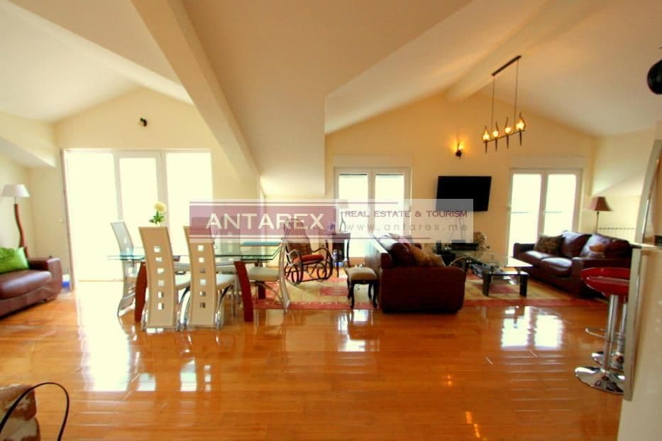 Apartment in Njivice, Montenegro