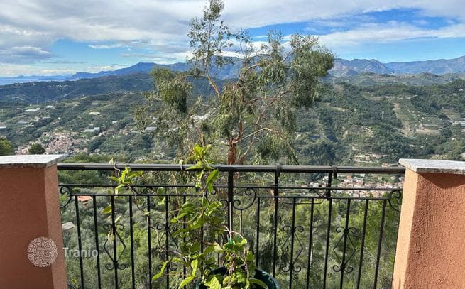 2-Story Villa with Panoramic Sea Views in Soldano, Imperia
