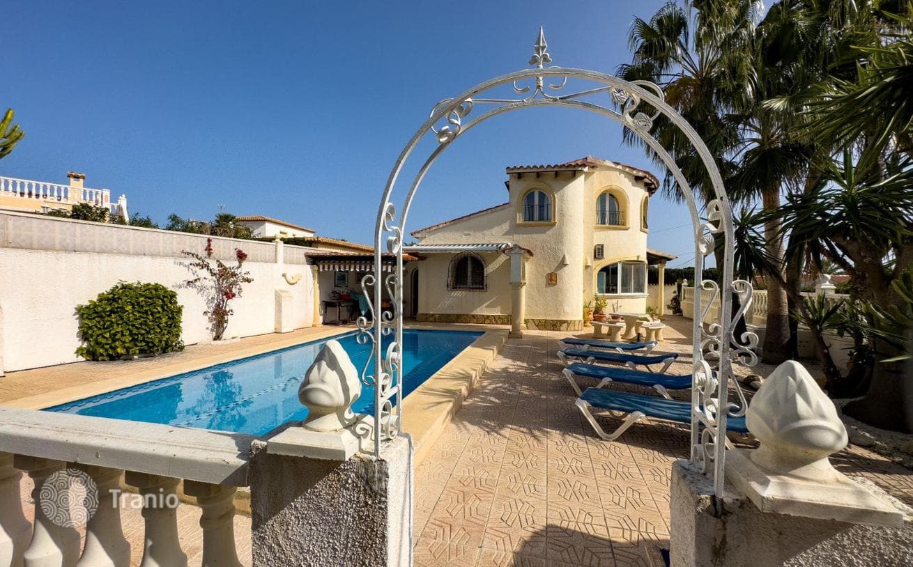 3-Bedroom Villa with Mountain View in Calpe, photo 4