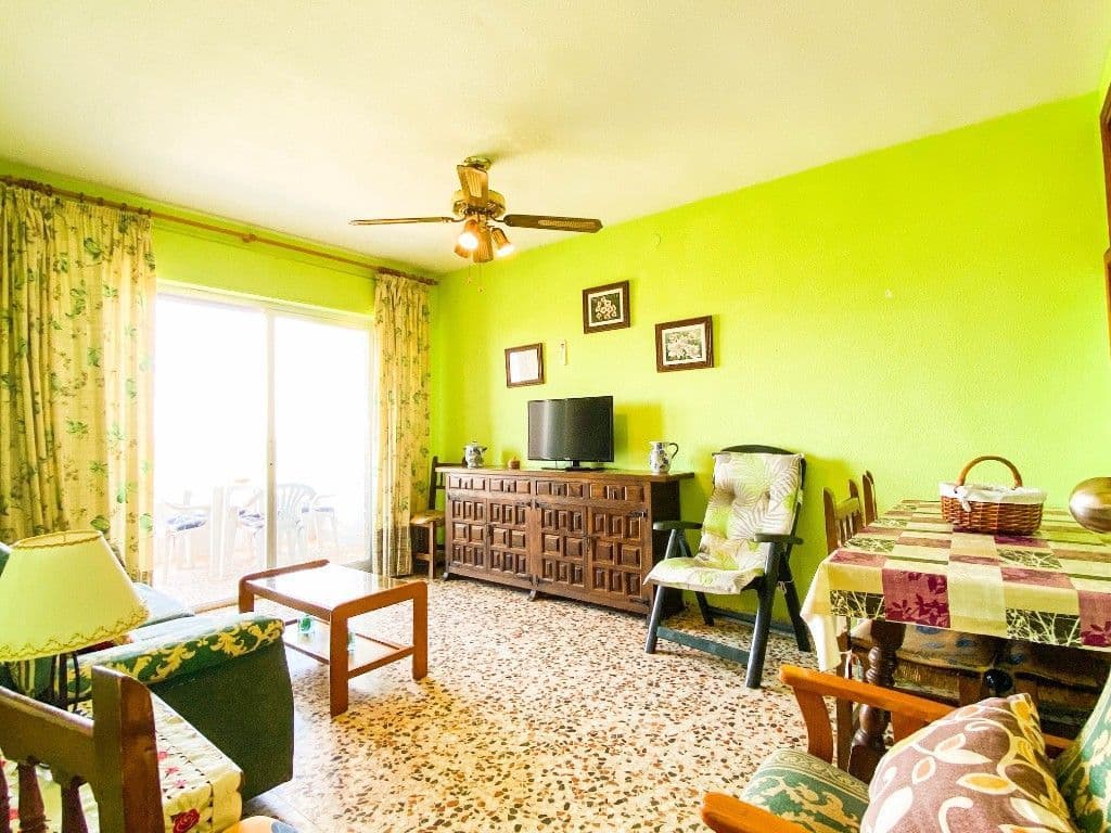 2-Bedroom Apartment in Punta Prima, photo 2