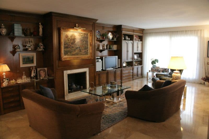 6-Bedroom Apartment in Barcelona, photo 3