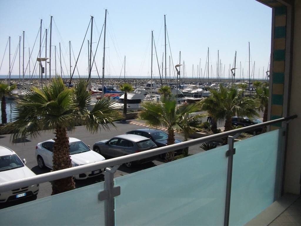1-Bedroom Apartment in Arma di Taggia, photo 3