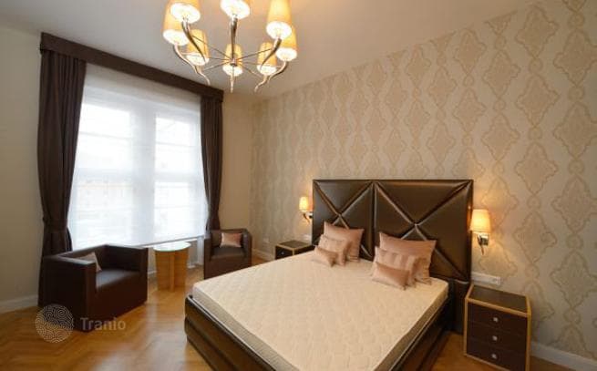 2-Bedroom Apartment with Living Room in District VI, Budapest, photo 2