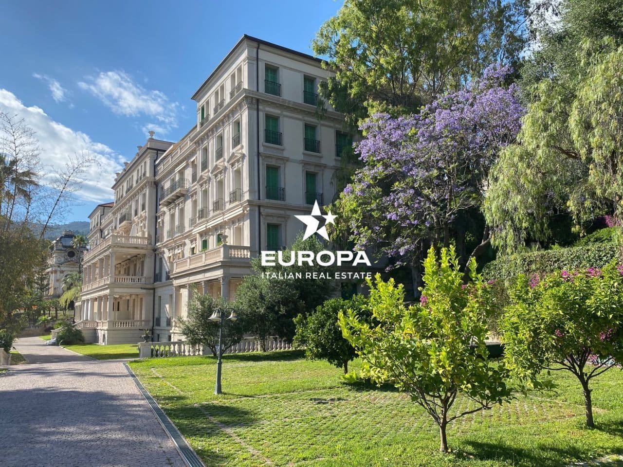 2-Bedroom Apartment in Ospedaletti