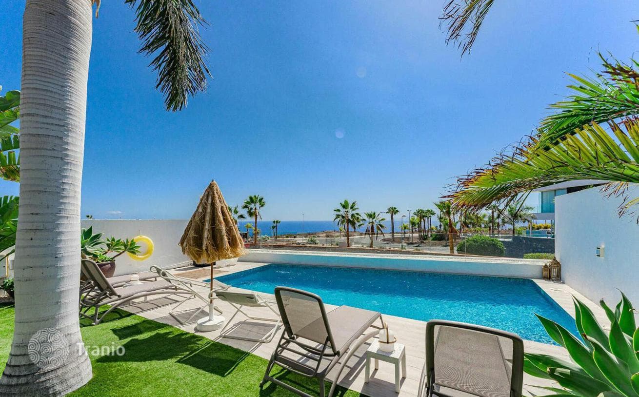 3-Bedroom Villa with Heated Pool and Ocean View in Adeje, Tenerife, photo 2