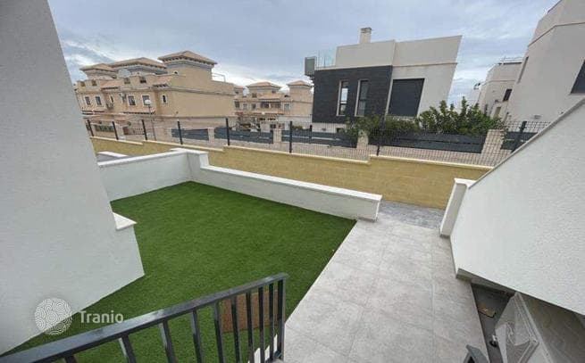 2-Bedroom Penthouse with Roof Terrace in Los Balcones, Torrevieja, photo 5