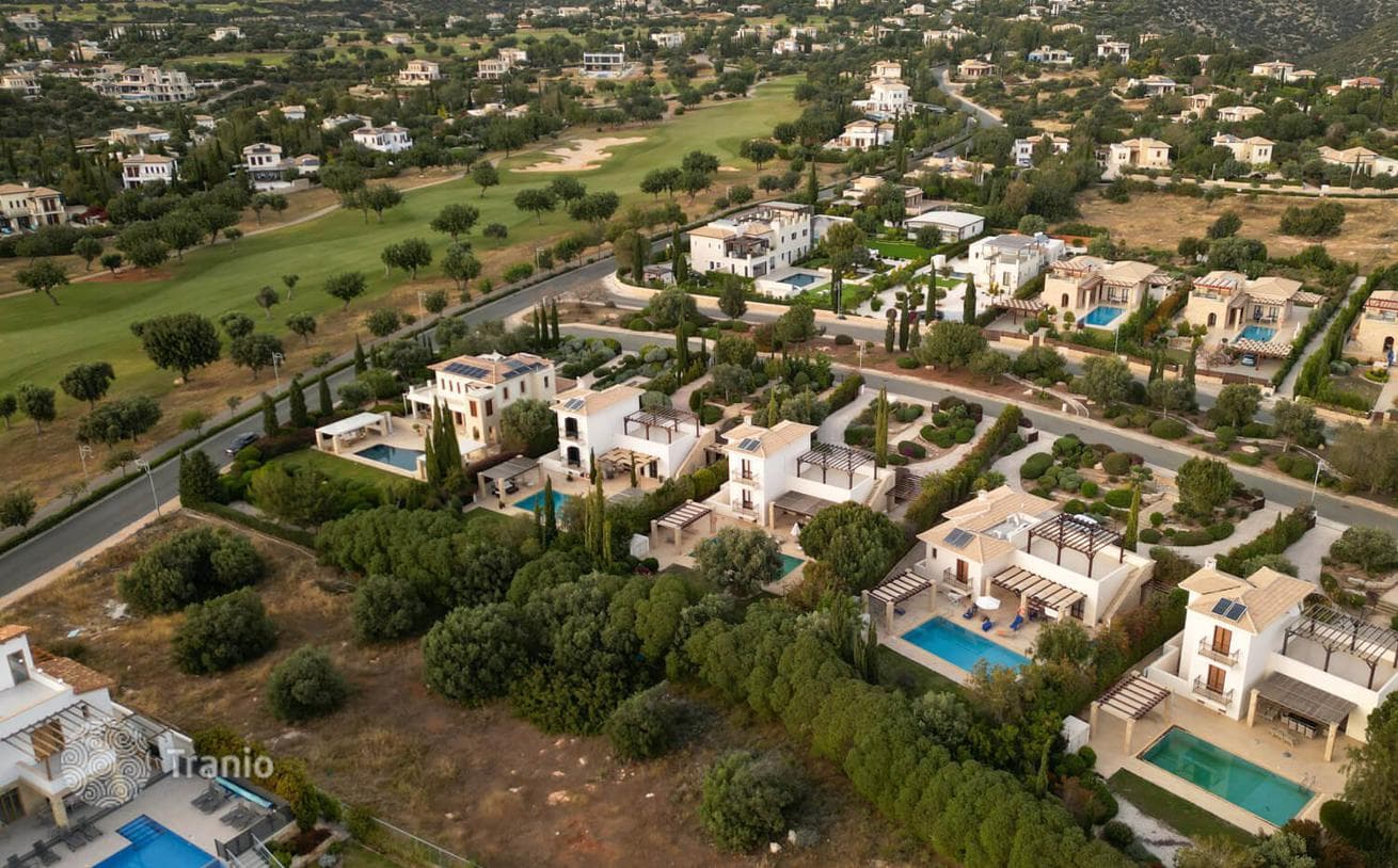 Land Plot with Golf Course View at Aphrodite Hills Resort, photo 2