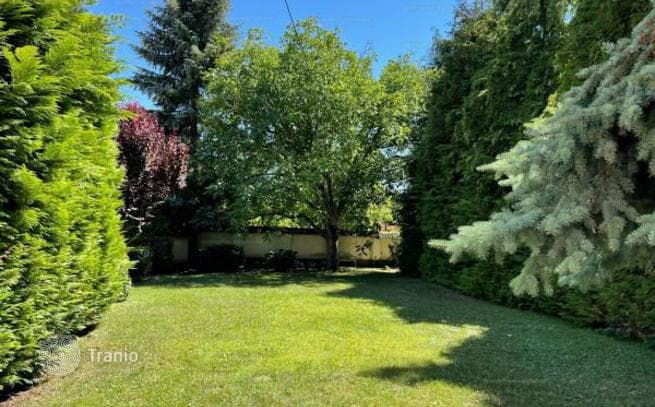 5-Bedroom Townhouse with Private Pool in Budapest