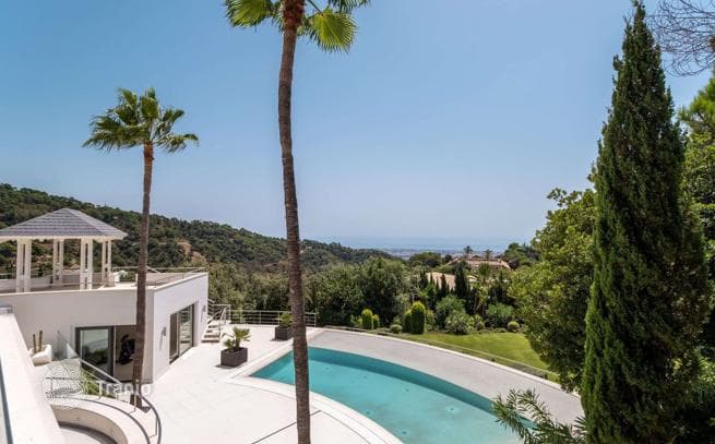4-Bedroom Luxury Villa with Private Pool and Sea View in La Zagaleta, Malaga, photo 2