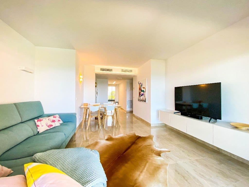 2-Bedroom Apartment in Punta Prima, photo 2