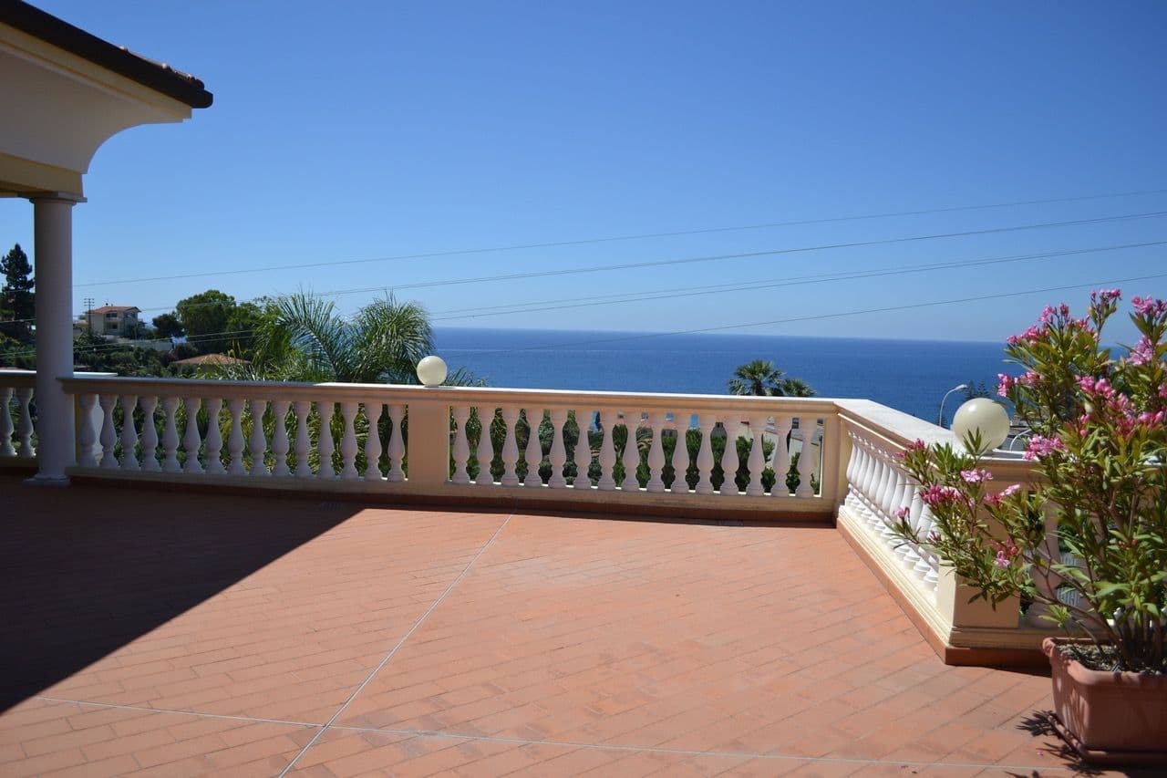 2-Bedroom Apartment in Ospedaletti, Italy, photo 2