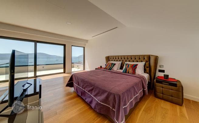 4-Bedroom Villa with Private Pool and Bay Views in Tivat, photo 2