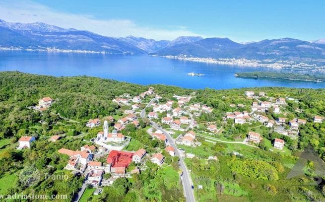 4-Bedroom House 199 m² in Radovici, Tivat, photo 2