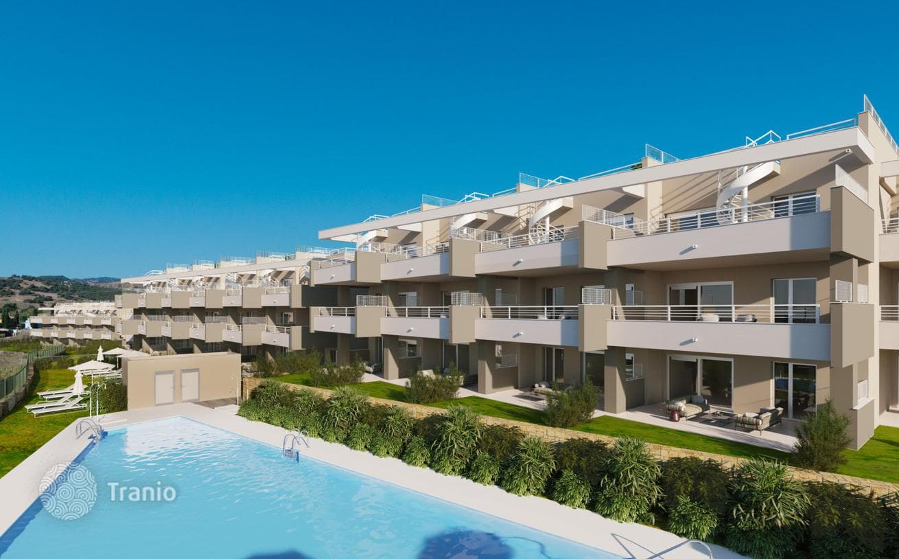 New 2–3-Bedroom Apartments with Golf and Sea Views in Estepona, photo 5