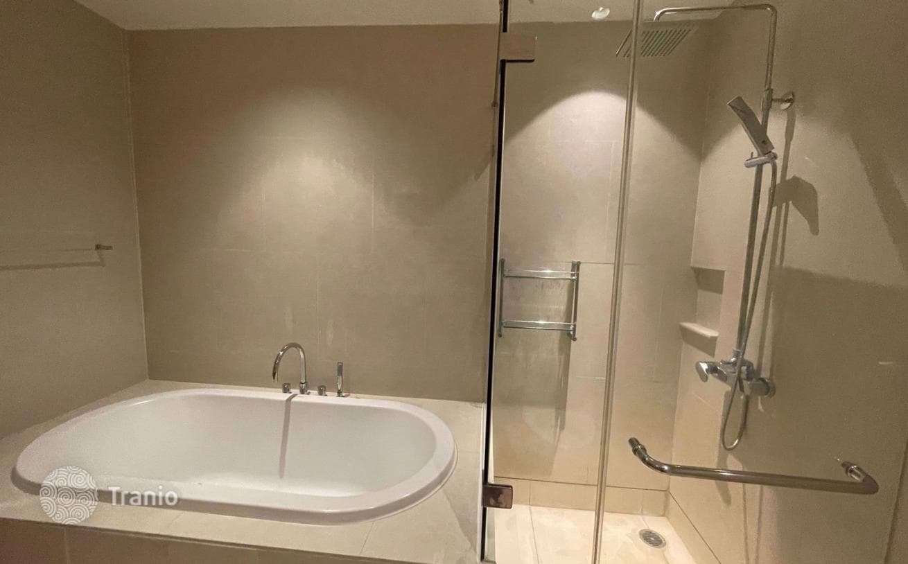 1-Bedroom Condo in Khlong Toei, Bangkok, photo 4