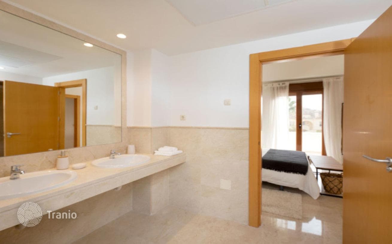 2-Bedroom Townhouse in Casares, photo 3