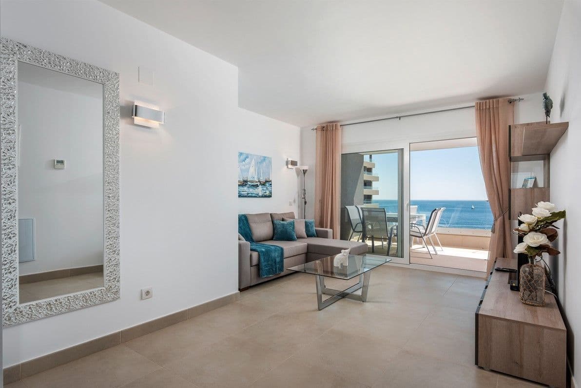 3-Bedroom Apartment in Punta Prima, photo 2