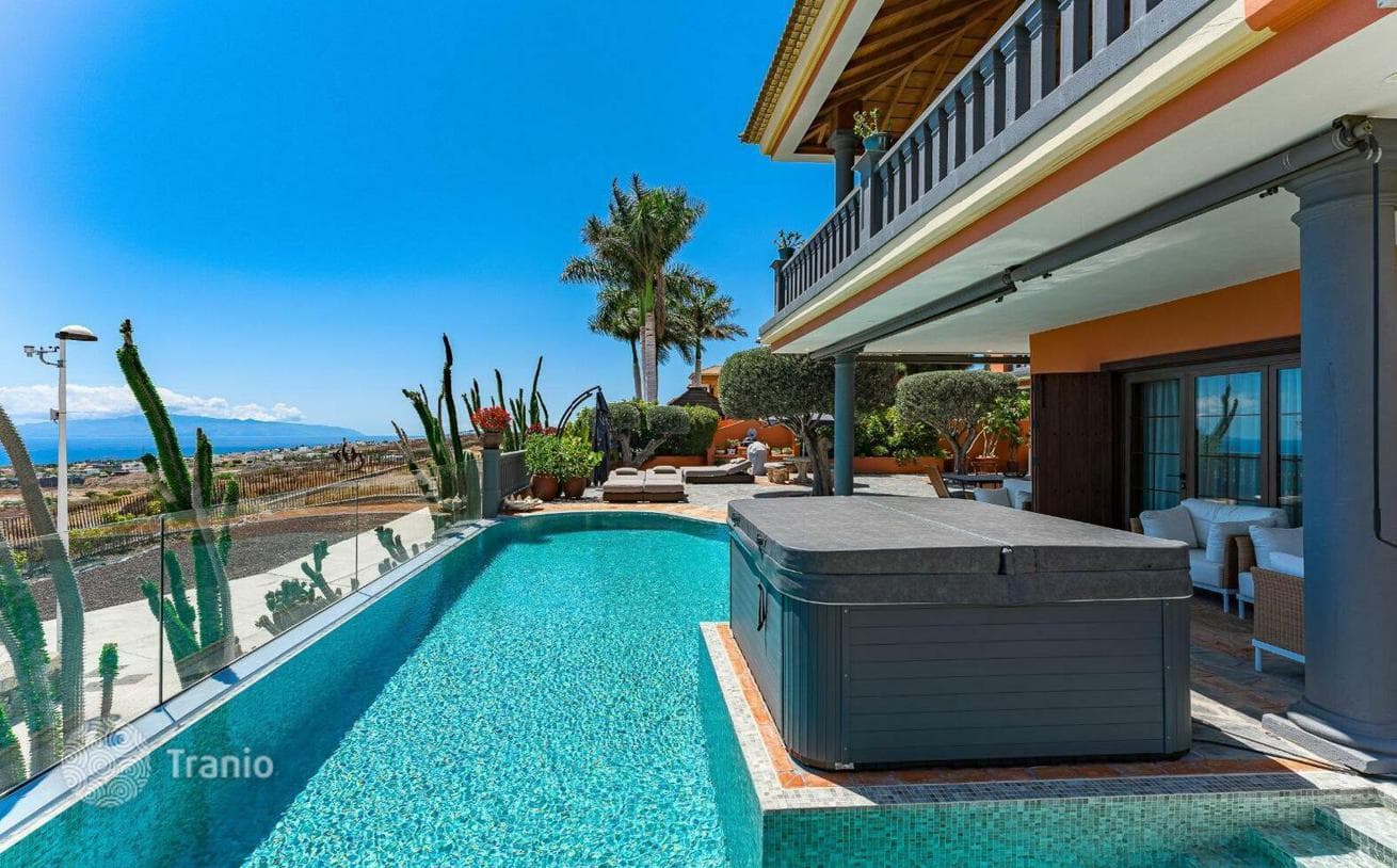 3-Bedroom Villa with Private Pool and Ocean View in Adeje, Tenerife