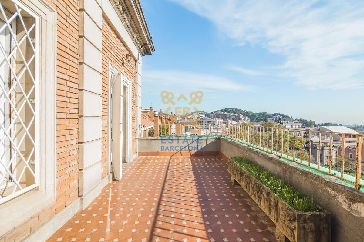 10-Bedroom Apartment in Barcelona