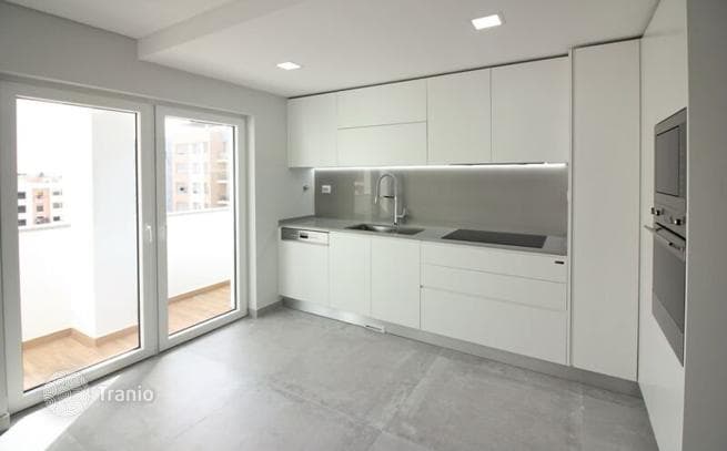 2-Bedroom Apartment with Balconies in Cascais
