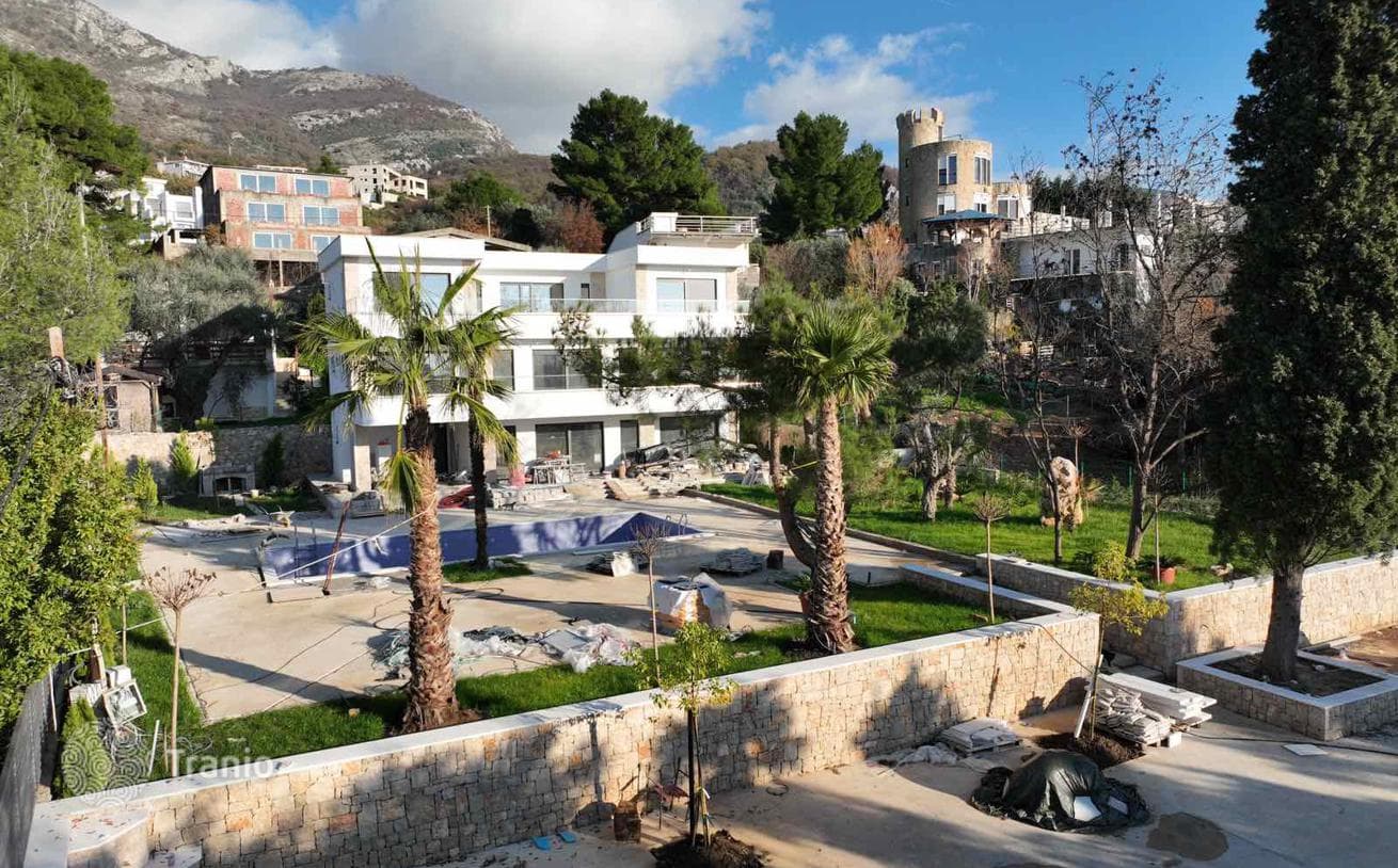 3-Bedroom Villa with Private Pool and Garden 150 m from the Sea in Ratac, photo 5