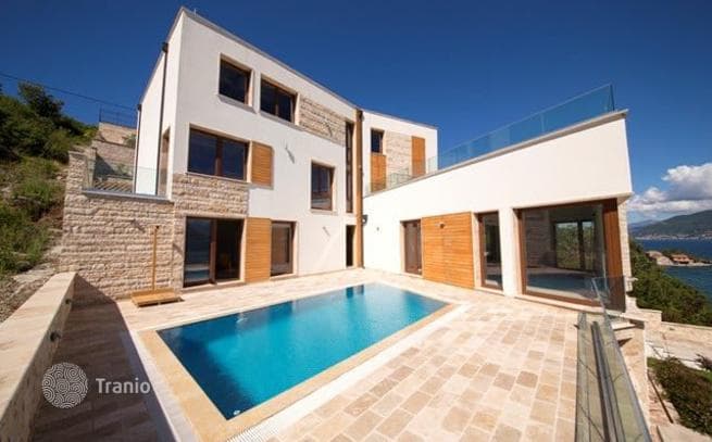 2-Bedroom Villa with Sea View in Tivat, photo 3