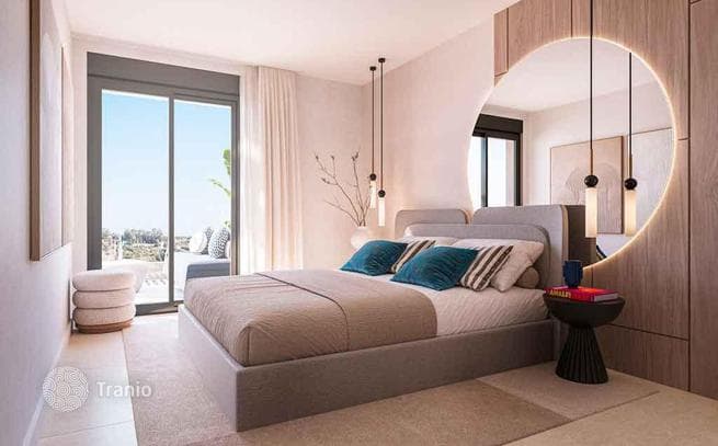 3-Bedroom Apartment with Sea and Mountain Views in Estepona, photo 3