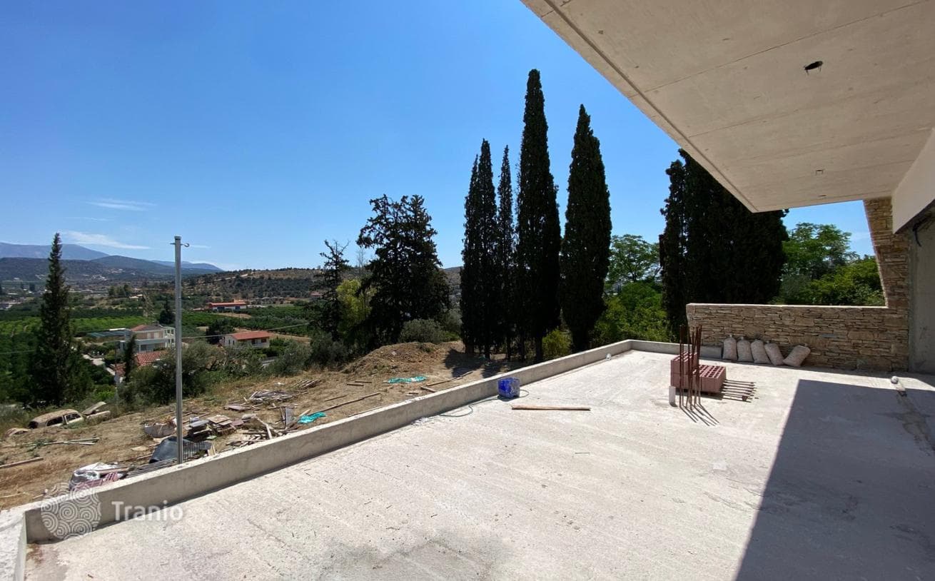 2-Bedroom Apartment with Terrace and Mountain View in Nafplio, Peloponnese, photo 3