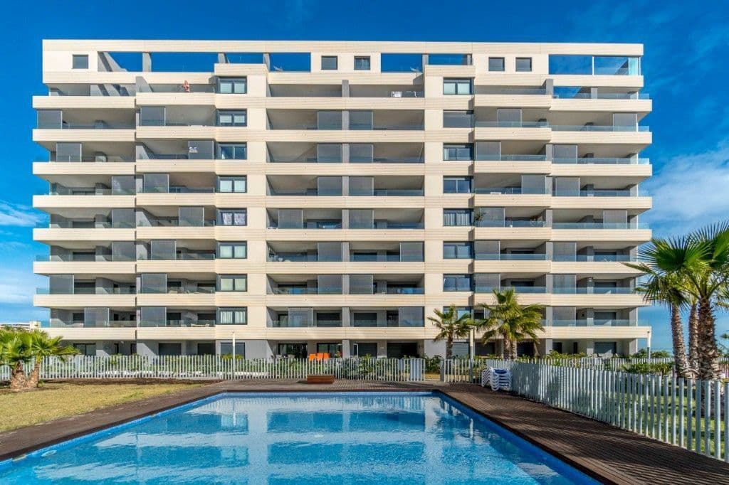 2-Bedroom Apartment in Punta Prima, photo 5
