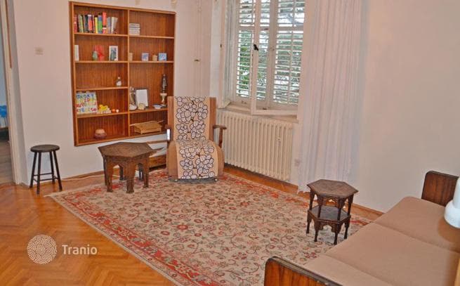 Дом с гаражом в зеленом районе, в 15 метрах от моря, Лапад, Дубровник, Хорватия