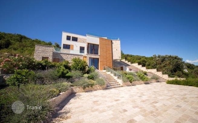 2-Bedroom Villa with Sea View in Tivat, photo 2
