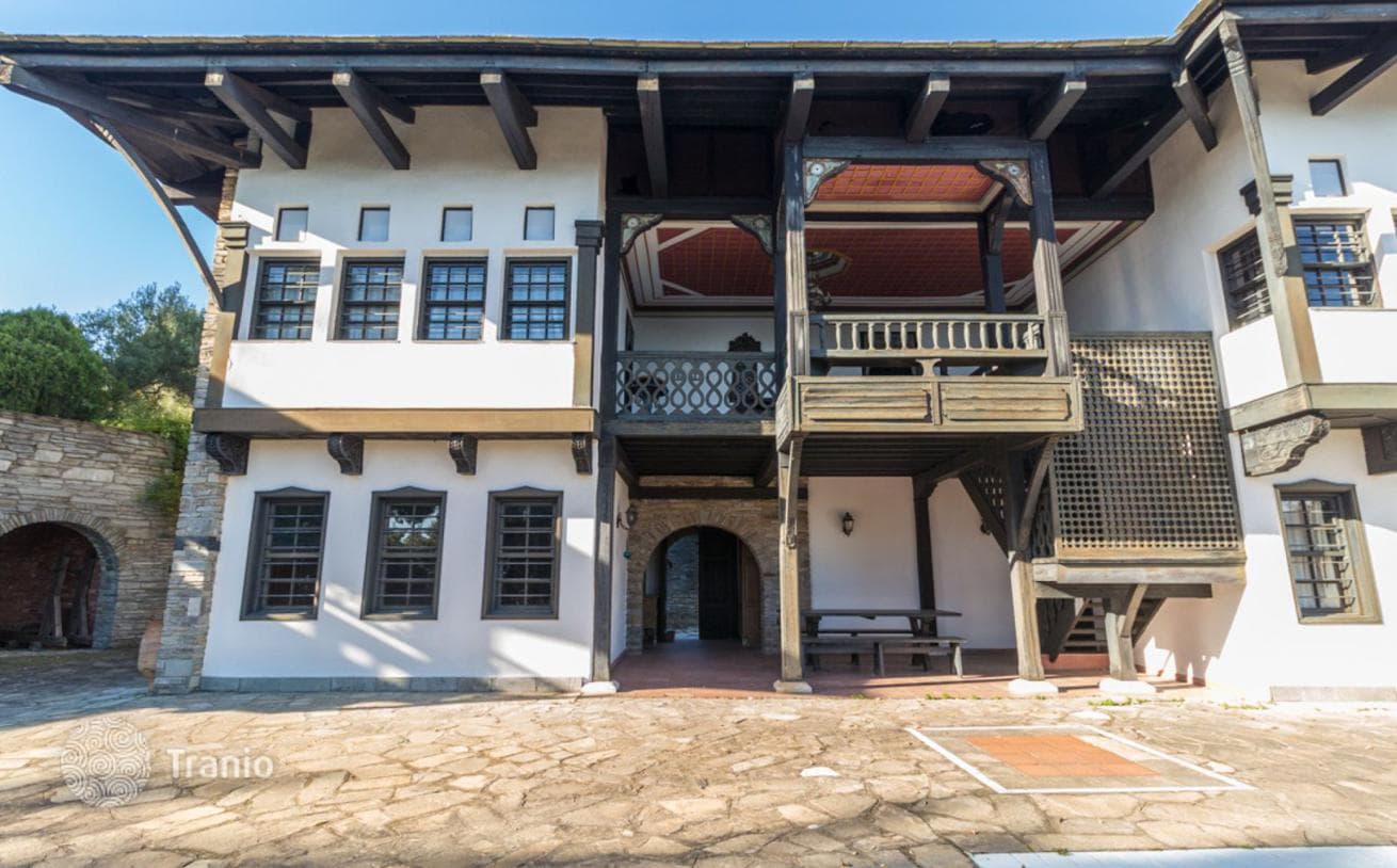 3-Bedroom Stone Villa with Panoramic Bay View in Sitonia