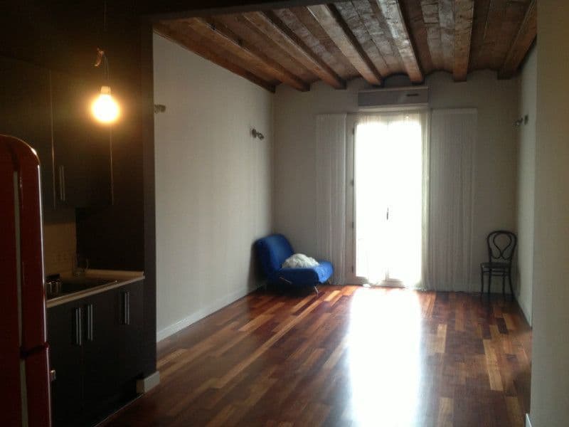 2-Bedroom Apartment in Barcelona, photo 3