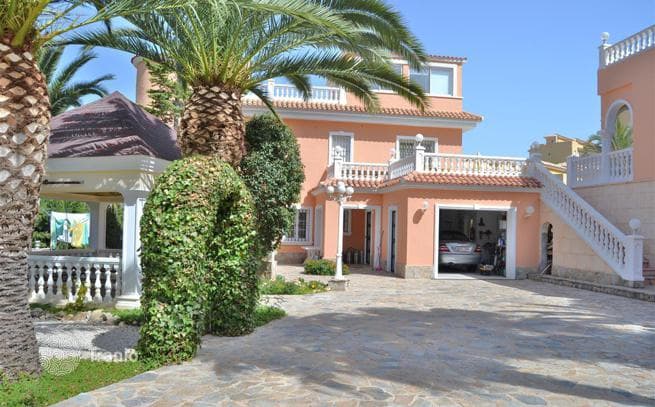 4-Bedroom Villa with Sea and Mountain Views in Calpe, photo 3