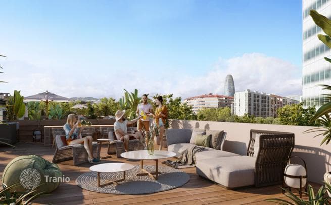 1-Bedroom Penthouse with Roof Terrace and Shared Pool in Poblenou, Barcelona, photo 4