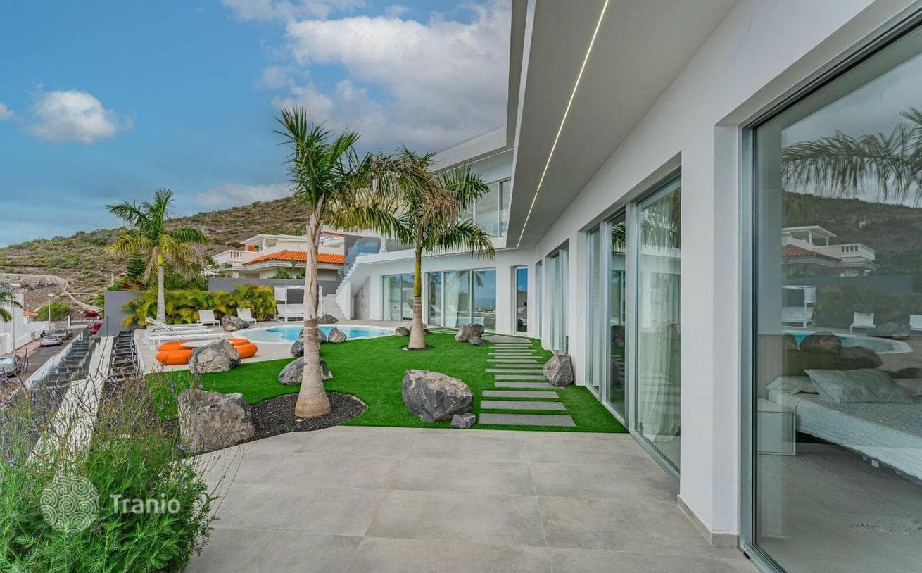 Luxury 4-Bedroom Villa with Private Pool and Ocean View in Roque del Conde, Tenerife