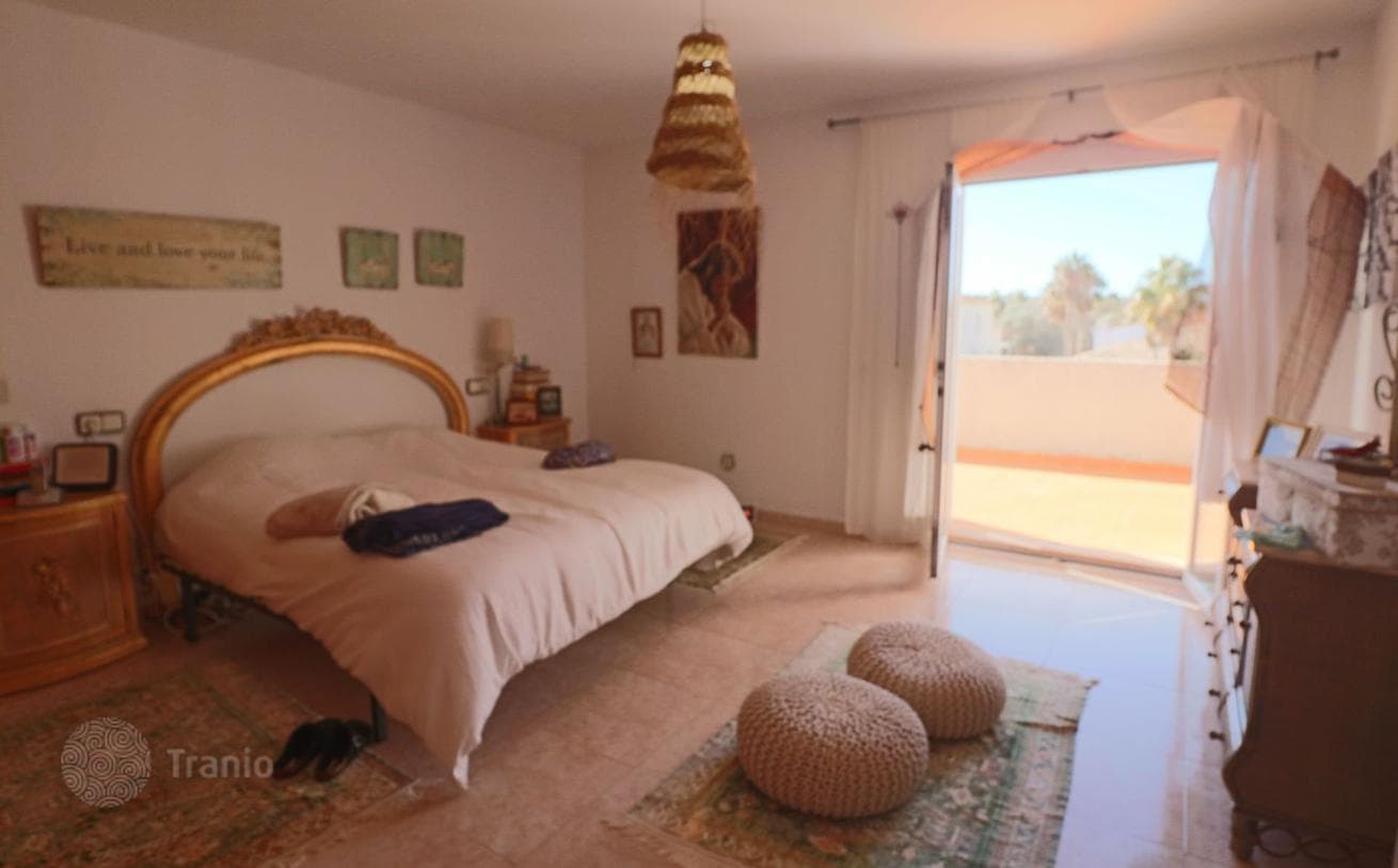 4-Bedroom Villa with Private Pool and Sea View in Llucmayor, Mallorca, photo 5