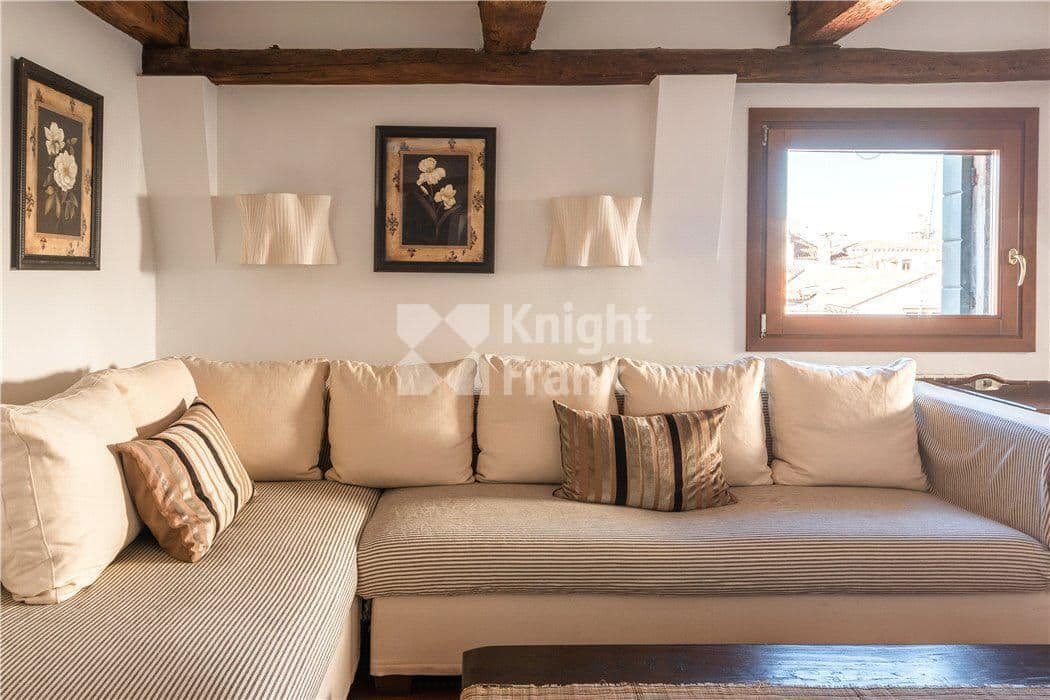 2-Bedroom Apartment in Venice, photo 2