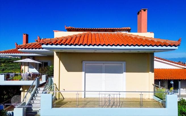 2-Bedroom Apartment with Sea View and Garden on Peloponnese