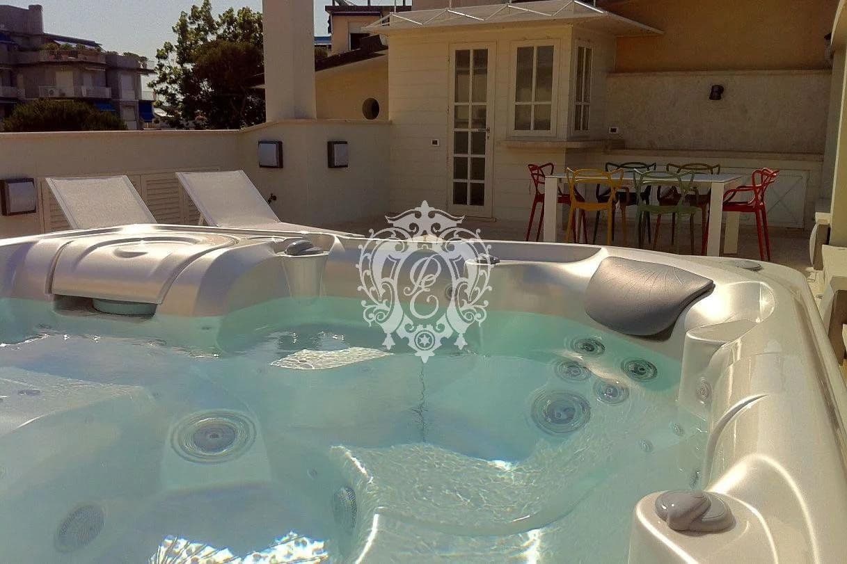 2-Bedroom Apartment in Viareggio, photo 2