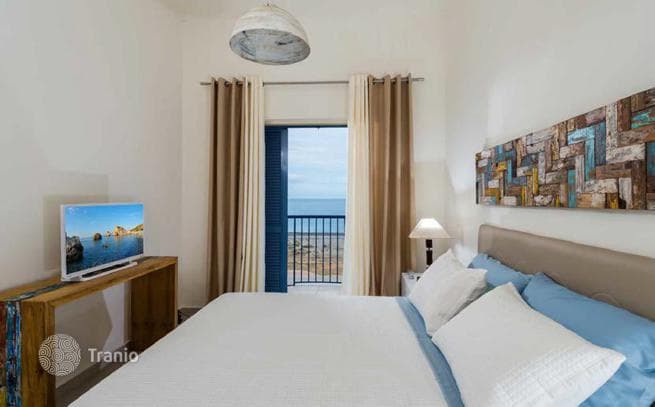 Beachfront Residence with Shared Pool and Restaurant in Hania, Crete, photo 4