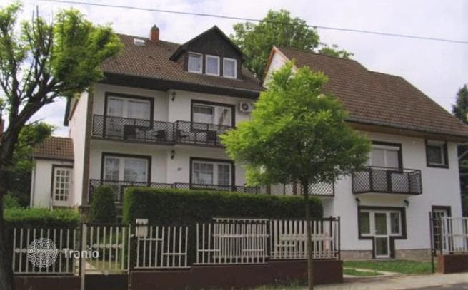 11-Room Townhouse with Guest Rooms in Heviz, Hungary