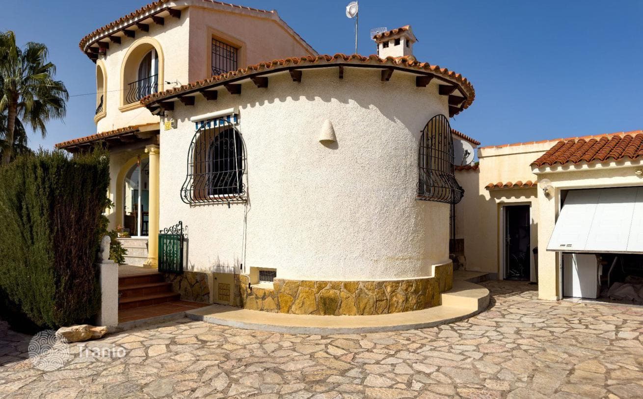 3-Bedroom Villa with Mountain View in Calpe